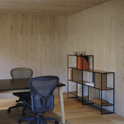 オークの棚板と黒のスチールフレームを組み合わせた収納家具Dice（組み合わせ使用イメージ3）