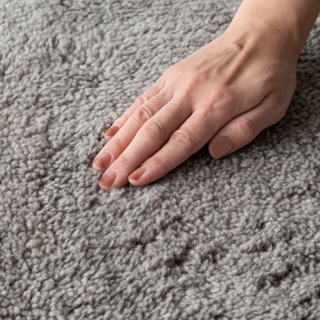 Warm Dot Fuzzy Modern Rug – KANADEMONO