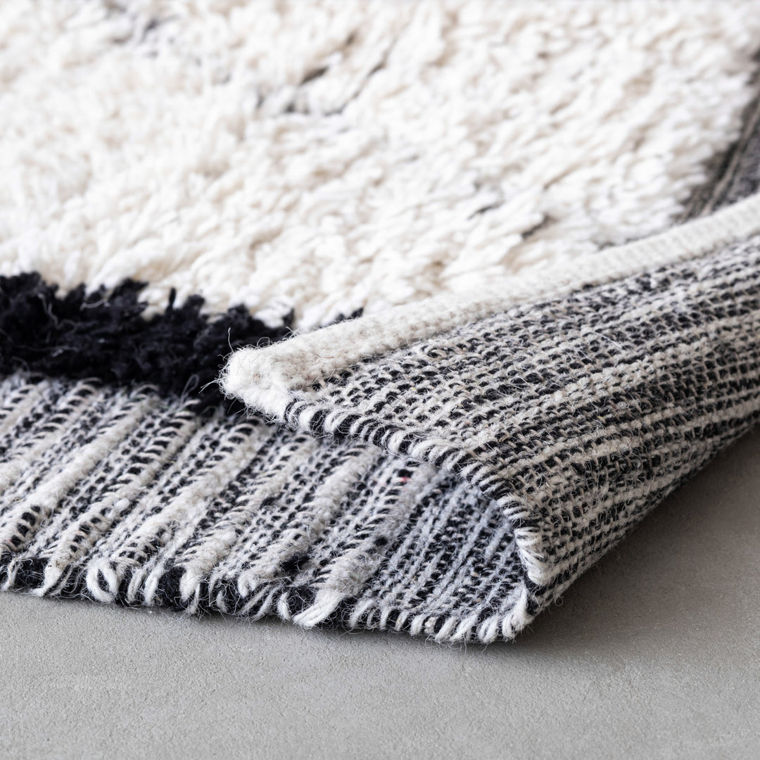 Nomad Line Moroccan Rug – KANADEMONO
