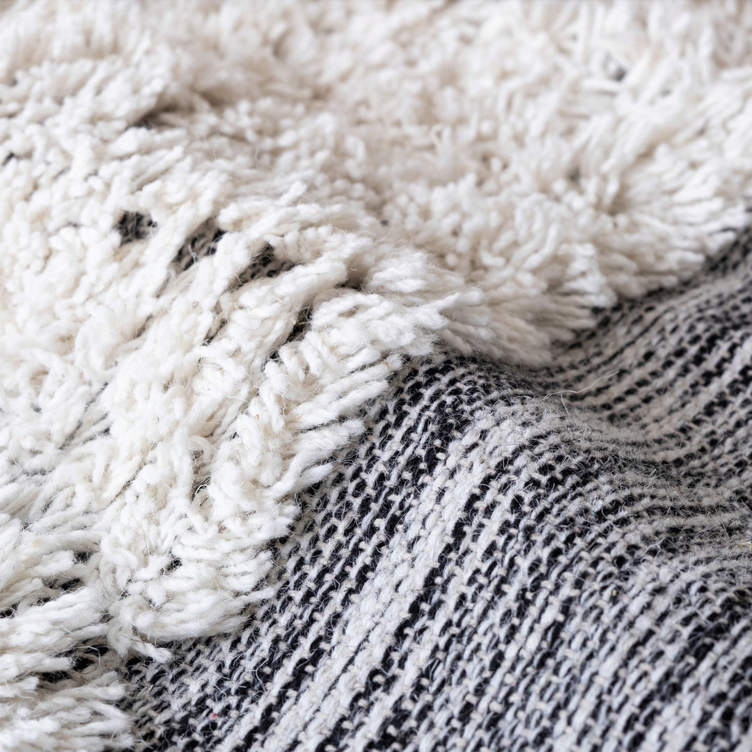 Nomad Line Moroccan Rug – KANADEMONO