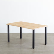 KANADEMONOのパイン材とマットブラックのスクエアバー型の鉄脚を組み合わせたシンプルモダンなテーブル