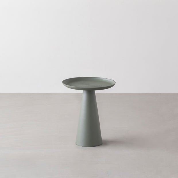シンプルで洗練されたデザインのグリーンのサイドテーブルL