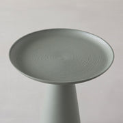 シンプルで洗練されたデザインのグリーンのサイドテーブルL（上部）