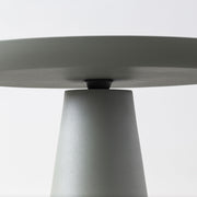 シンプルで洗練されたデザインのグリーンのサイドテーブルL（天面と脚）