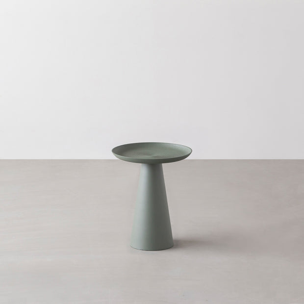 シンプルで洗練されたデザインのグリーンのサイドテーブルM