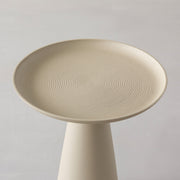 シンプルで洗練されたデザインのアイボリーのサイドテーブルL（上部）