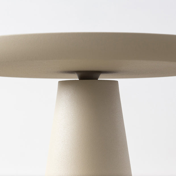シンプルで洗練されたデザインのアイボリーのサイドテーブルL（天面と脚）
