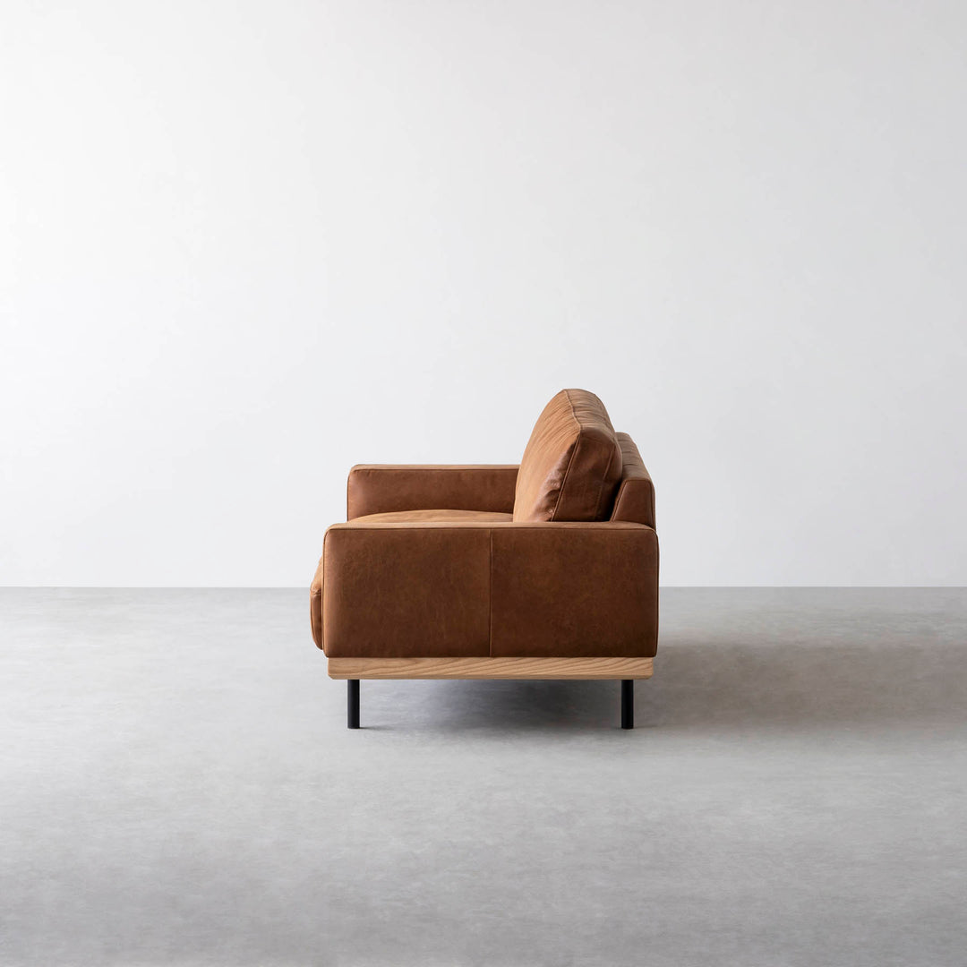 オイルレザーの風合い ブラウン ソファ 2.5 seater – KANADEMONO