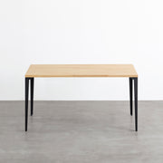 KANADEMONOのパイン材とマットブラックのソリッドピン型の鉄脚を組み合わせたシンプルモダンなテーブル（正面）