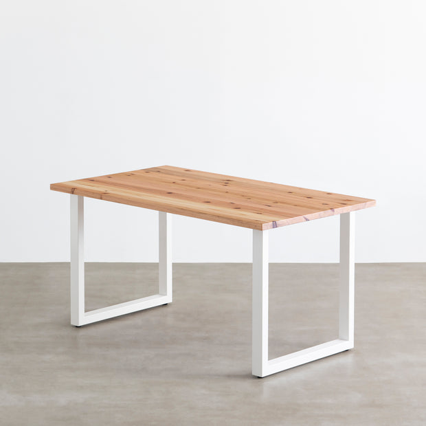 かなでものの杉無垢材とホワイトのスクエア鉄脚を組み合わせたシンプルモダンなテーブル