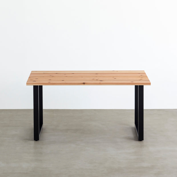 かなでものの杉無垢材とマットブラックのスクエア鉄脚を使用したシンプルモダンなデザインのテーブル1