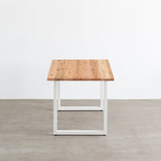 かなでものの杉無垢材とホワイトのスクエア鉄脚を組み合わせたシンプルモダンなテーブル（正面）