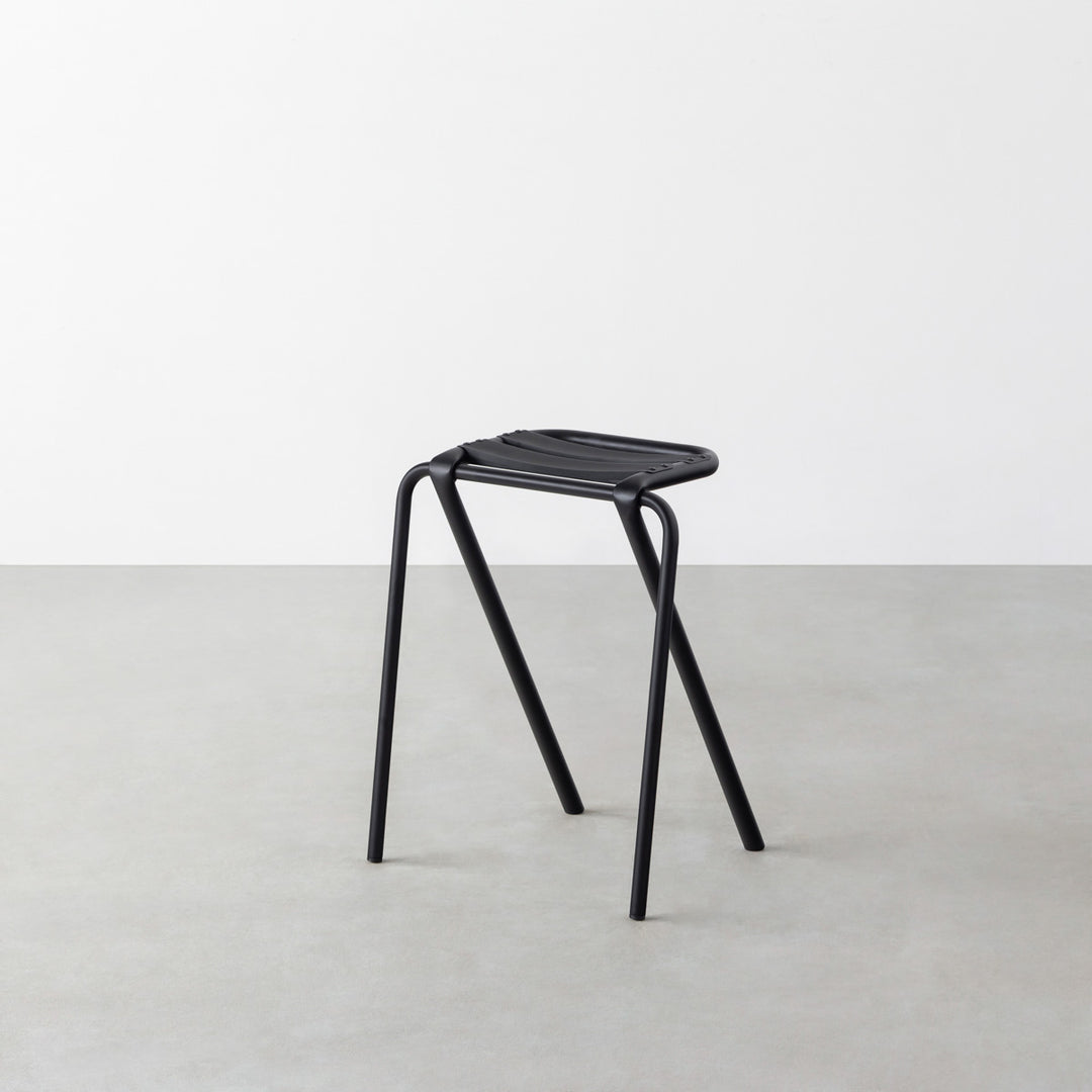 DUENDE BENT STOOL フレキシブルな スツール – KANADEMONO