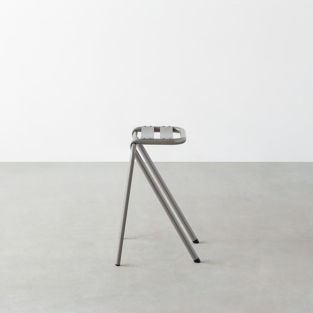 DUENDE BENT STOOL フレキシブルな スツール – KANADEMONO