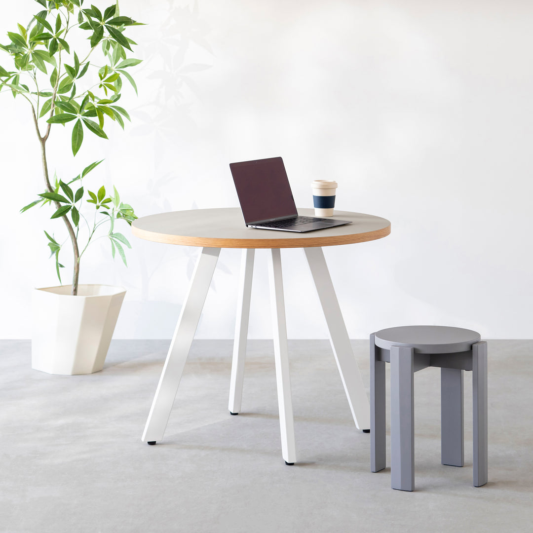 ニュアンスカラーの ウッドスツール – KANADEMONO