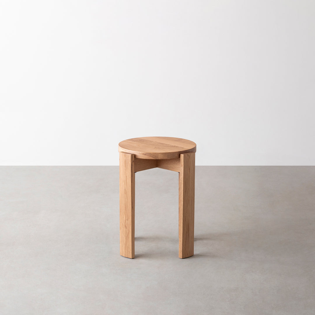 ニュアンスカラーの ウッドスツール – KANADEMONO