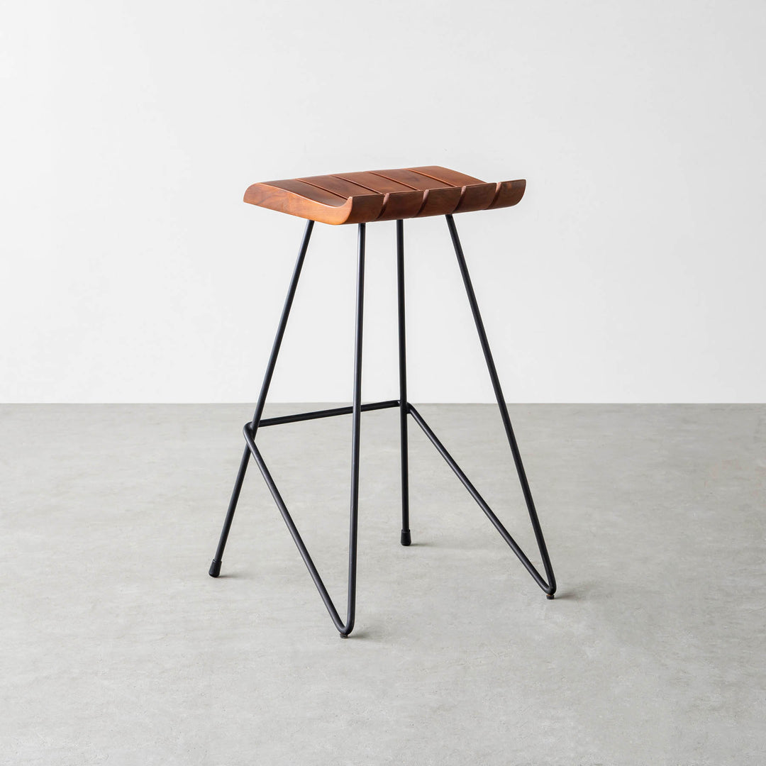 曲面が美しい チーク無垢材 ハイスツール – KANADEMONO