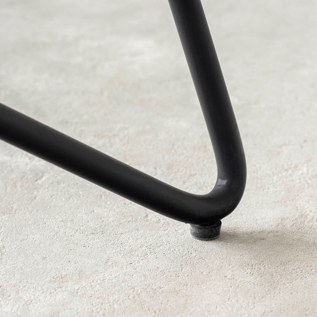 チーク無垢材とスチール脚のハイチェア