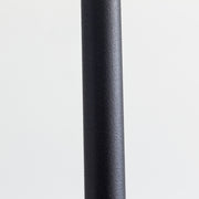 KANADEMONOのブラックのオーク材の座面にブラックの脚を合わせたシンプルなハイスツールチェア（脚2）