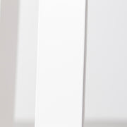 KANADEMONOのラバーウッド ナチュラルRound座面とホワイトのCross Plate脚を合わせたシンプルモダンなハイスツール（脚側部）