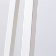 KANADEMONOのラバーウッド ナチュラルRound座面とホワイトのSlant Bar脚を合わせたシンプルモダンなハイスツール（脚側部）