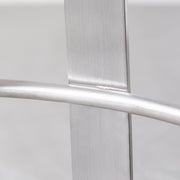 KANADEMONOのラバーウッド アッシュグレーRound座面とステンレスのCross Plate脚を合わせたシンプルモダンなハイスツール（脚内側）
