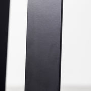 KanademonoのリノリウムPebble Round座面とブラックのCross_Plate脚を合わせたシンプルモダンなHighスツール（脚側部）