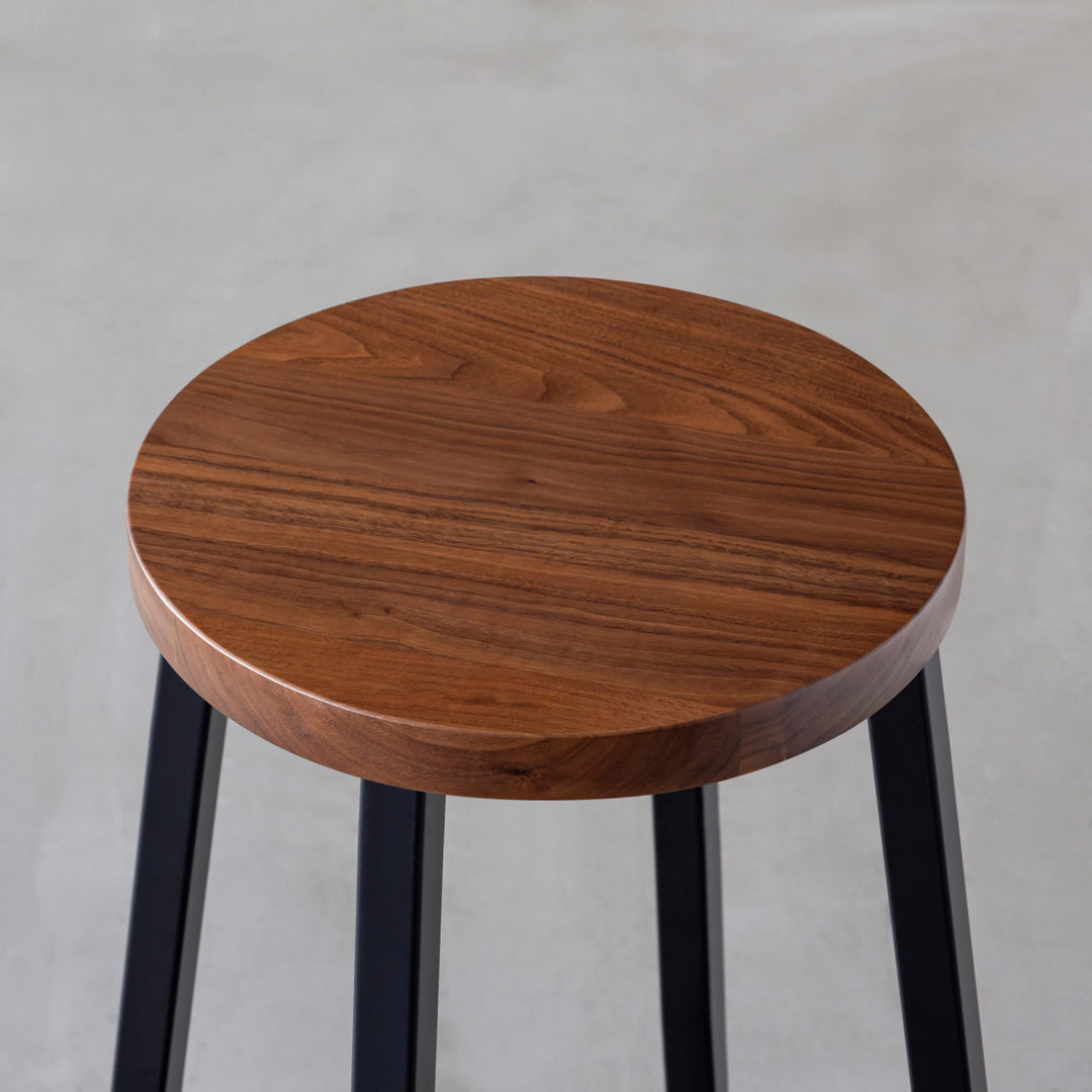 THE STOOL / 無垢 ウォルナット × Black Steel Standard – KANADEMONO