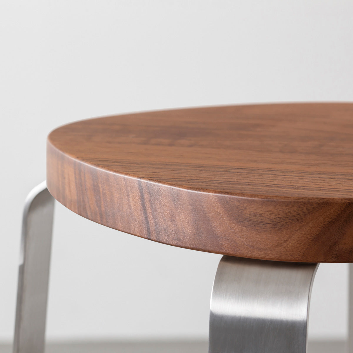 THE STOOL / 無垢 ウォルナット × Stainless High – KANADEMONO