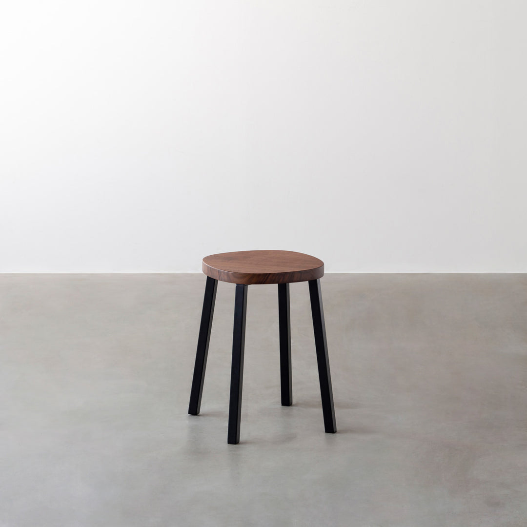 THE STOOL / 無垢 ウォルナット × Black Steel Standard – KANADEMONO