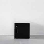 シンプルなブラックのスチール製ロッカーSサイズ
