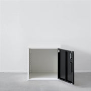 シンプルなブラックのスチール製ロッカーSサイズ