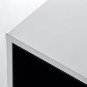 シンプルなブラックのスチール製ロッカーSサイズ