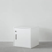 シンプルなホワイトのスチール製ロッカーSサイズ