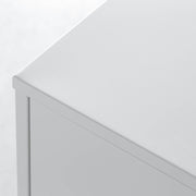 シンプルなホワイトのスチール製ロッカーSサイズ