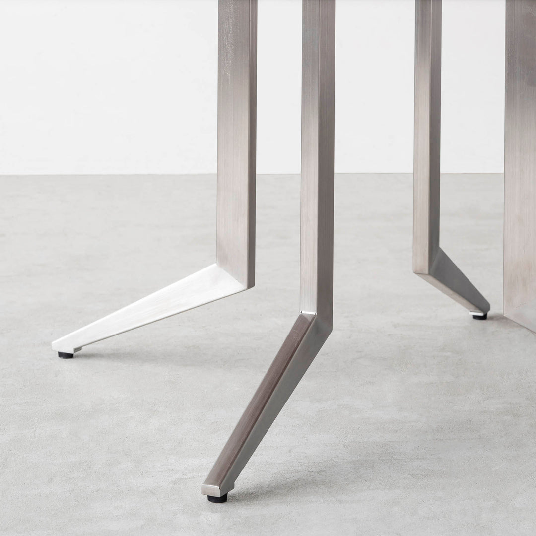 THE CAFE TABLE / 無垢 レッドオーク Stainless 4本脚 × ラウンド φ61