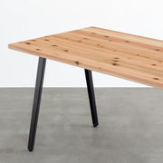 かなでものの無垢杉の天板にブラックのスリムライン鉄脚を組み合わせたテーブル（天板と脚）