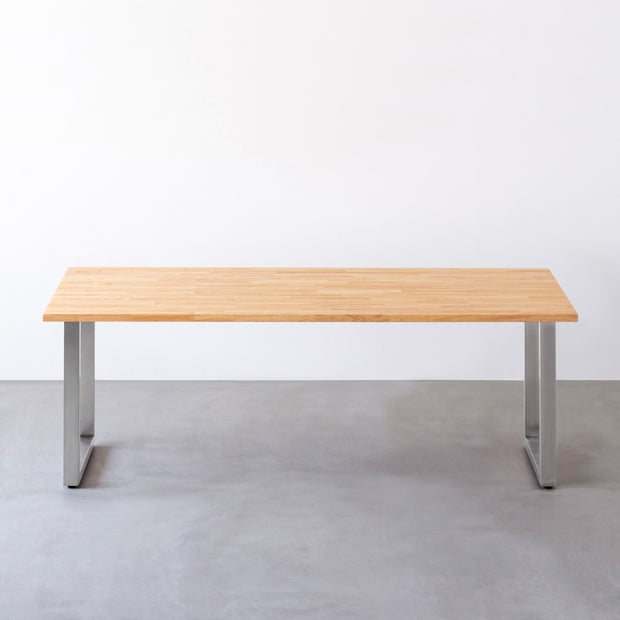 Kanademonoのラバーウッド ナチュラル天板とステンレス脚を組み合わせたシンプルモダンな大型テーブル（正面）
