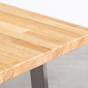 KANADEMONOの配線孔BROCK&TRAY付きのラバーウッド材ナチュラル天板とベル型ステンレス脚を組み合わせたテーブル（天板）