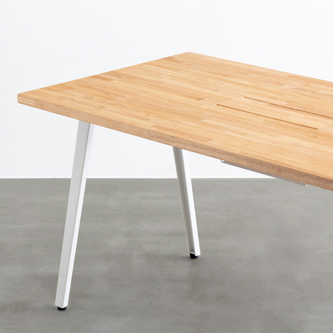 lll ホワイトテーブル STILT TABLE 1400 White｜ダイニングテーブル｜IDEE SHOP Online