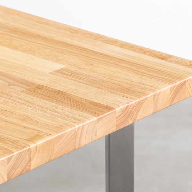 KANADEMONOの配線孔BROCK&TRAY付きのラバーウッド材ナチュラル天板とW型ステンレス脚を組み合わせたテーブル（天板）