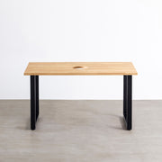 Kanademonoのラバーウッドナチュラル天板とブラックのスクエアH70cm鉄脚で製作した、猫穴付きのテーブル（正面）
