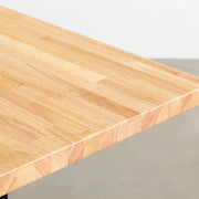 Kanademonoのラバーウッドナチュラル天板とブラックのIライン鉄脚で製作した、猫穴付きのテーブル（角）