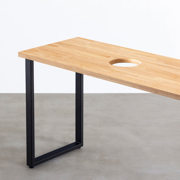 Kanademonoのラバーウッドナチュラル天板とブラックのレクタングル鉄脚で製作した、猫穴付きのテーブル（天板と脚）