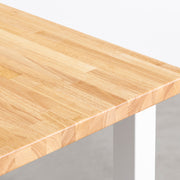 Kanademonoのラバーウッドナチュラル天板とホワイトのスクエアバー鉄脚で製作した、猫穴付きのテーブル（角）