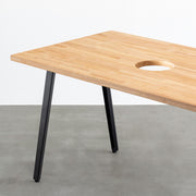 Kanademonoのラバーウッドナチュラル天板とブラックのスリムライン鉄脚で製作した、猫穴付きのテーブル（天板と脚）