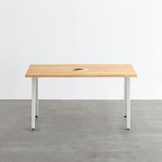 Kanademonoのラバーウッドナチュラル天板とホワイトのスリムライン鉄脚で製作した、猫穴付きのテーブル（正面）