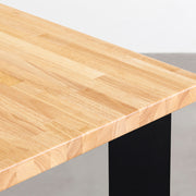 Kanademonoのラバーウッドナチュラル天板とブラックのスラッシュスクエア鉄脚で製作した、猫穴付きのテーブル（角）