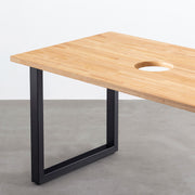 Kanademonoのラバーウッドナチュラル天板とブラックのスクエア鉄脚で製作した、猫穴付きのテーブル（天板と脚）