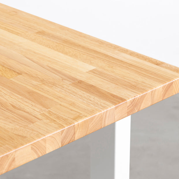 Kanademonoのラバーウッドナチュラル天板とホワイトのスクエア鉄脚で製作した、猫穴付きのテーブル（角）